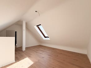 Dachgeschoss trifft Charakter – Wohnen auf zwei Ebenen - Schlafzimmer w. Ansicht