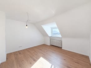 Dachgeschoss trifft Charakter – Wohnen auf zwei Ebenen - Wohnzimmer
