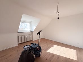 Dachgeschoss trifft Charakter – Wohnen auf zwei Ebenen - Wohnzimmer w. Ansicht