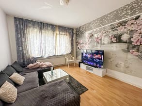 Investieren. Halten. Wachsen. - Muster Wohnzimmer