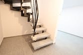 Kernsanierte Hofwohnung über 2 Ebeneren - große Terrasse, WE10 EG links // Bismarckhaus - Abgang Schlafzimmer – 2-Zimmer-Etagenwohnung in Essen