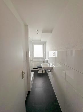 helle und moderne 1.5 Zimmer Wohnung mit Balkon, zentral in Holsterhausen - Badezimmer