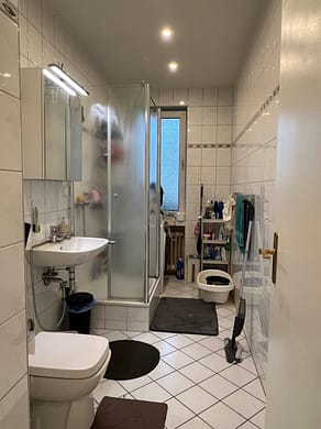 schöne Altbau Wohnung mit 3 Zimmer im Essener Süden mit großem Balkon - Badezimmer