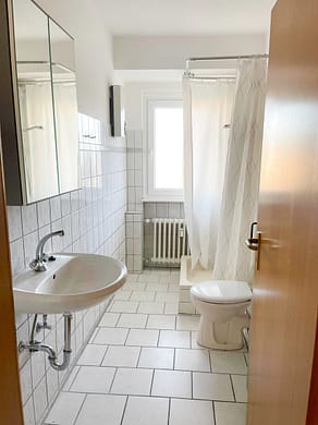 helle 1.5 Zimmer Wohnung mit Balkon, zentral in Holsterhausen - Badezimmer