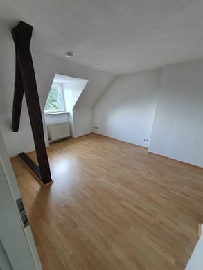 Helle 2-Zimmer-Wohnung in ruhiger Lage in Frohnhausen - Wohnzimmer
