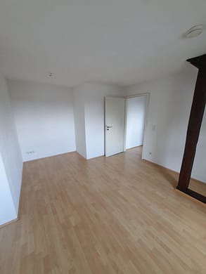 Helle 2-Zimmer-Wohnung in ruhiger Lage in Frohnhausen - Wohnzimmer
