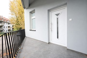 Kernsanierte Hofwohnung über 2 Ebeneren - große Terrasse, WE10 EG links // Bismarckhaus - Eingang