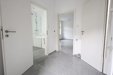 Kernsanierte Hofwohnung über 2 Ebeneren - große Terrasse, WE10 EG links // Bismarckhaus - Flur