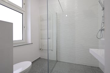 Kernsanierte Hofwohnung über 2 Ebeneren - große Terrasse, WE10 EG links // Bismarckhaus - Badezimmer