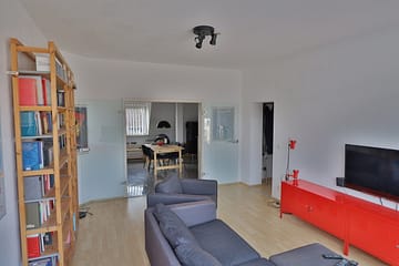 Vermietete Dachgeschoss-Wohnung mit großem Balkon - beliebte Lage in Frohnhausen - Wohnzimmer