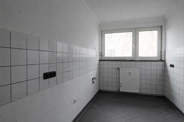 Stabile Rendite in belebter Lage | Faktor Soll 11,61 | Provisionsfrei - 2.OG links Küche