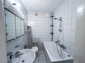 EG in Holsterhausen // bezugsfrei - Badezimmer-2