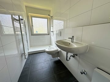 New Beginning in DU-Großenbaum - Badezimmer