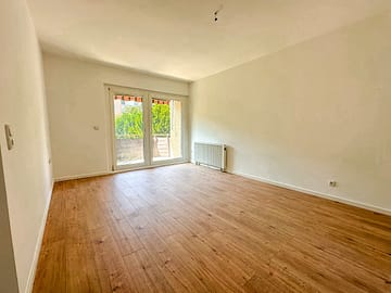 New Beginning in DU-Großenbaum - Wohnzimmer