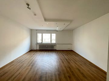 moderne 1.5-Zimmer-Wohnung mit Balkon, zentral in Holsterhausen - Wohn- Schlafzimmer