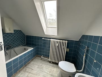 Dachgeschoss Idylle mit 3 Zimmern - Badezimmer Badewanne