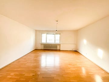helle 1.5 Zimmer Wohnung mit Balkon, zentral in Holsterhausen - Wohnzimmer