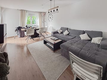Licht, Luft und Lebensraum – charmante 3,5-Zimmer-Dachgeschosswohnung mit Balkon - Wohn- und Essbereich  andere Ansicht