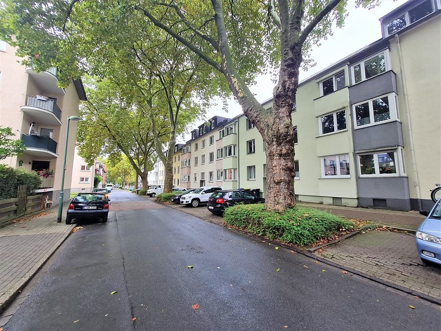 gepflegtes 11 Parteienhaus in ideal zentral vermietbarer Lage von Essen inkl. Balkon, Garten, Solar - 20220926_154014